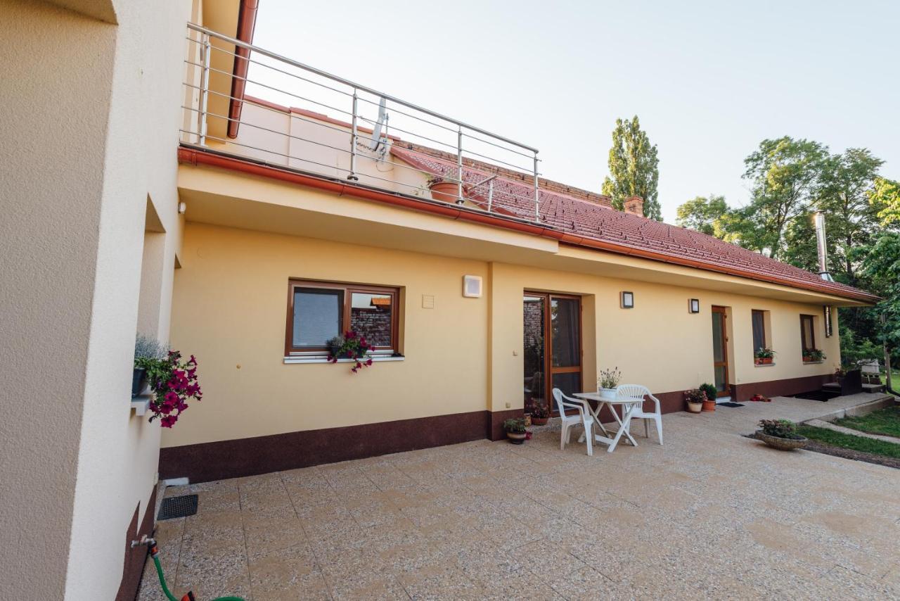 Apartman Pod Borovici Kovalovice Exterior photo